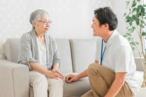 自宅やお部屋がゴミ屋敷化してしまう高齢者の原因と防止や対策について