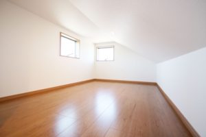 屋根裏部屋がゴミ屋敷化してしまったら？片付けオンラインで解決！