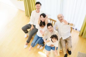 実家の片付けをスムーズに行うには？自分で片付ける場合と業者に依頼する場合