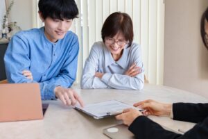 施設入居などに伴う実家の片付け・処分や終活などは早めに段階的に