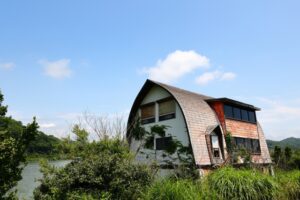 長期間不在の空き家・汚部屋状態の別荘やペンションにおける片付けや不用品やゴミの処分はどうする？